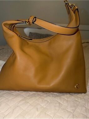 Women’s Juliet 38 honey Leather Hobo Bag - Sleek Everyday Shoulder Bag